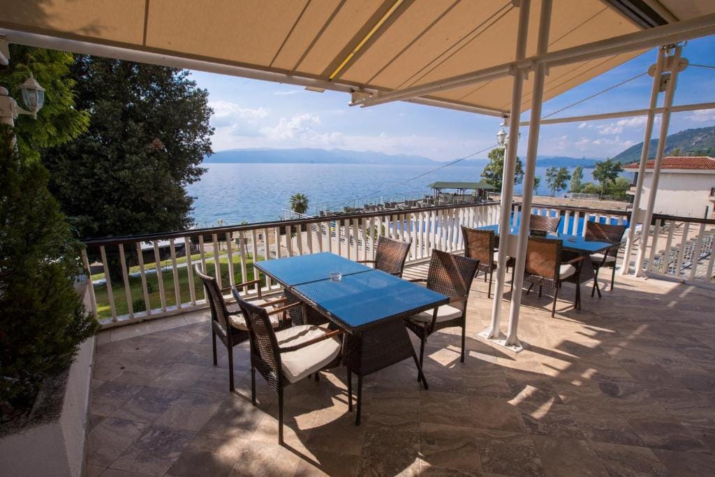 Lakeside terrace dining at Hotel Desaret